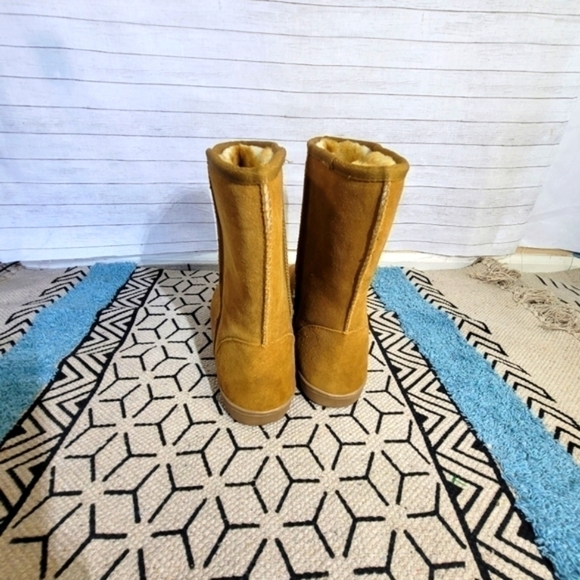 Guide Gear Women's 10" Suede Boots, SZ 10 - Picture 3 of 16